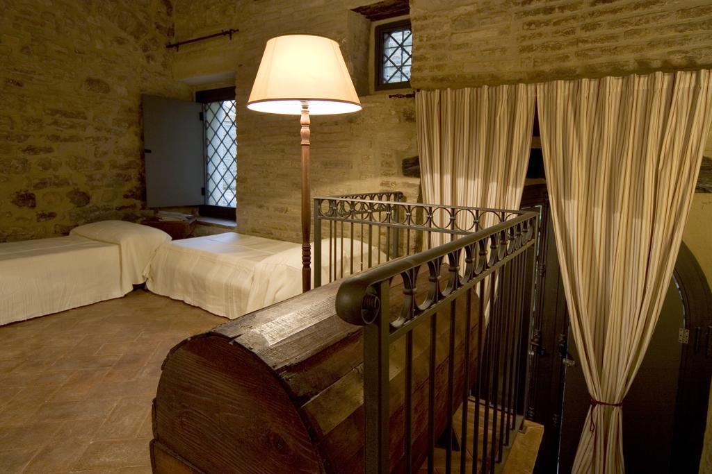 L'Arco Romanico 몬테팔코 외부 사진